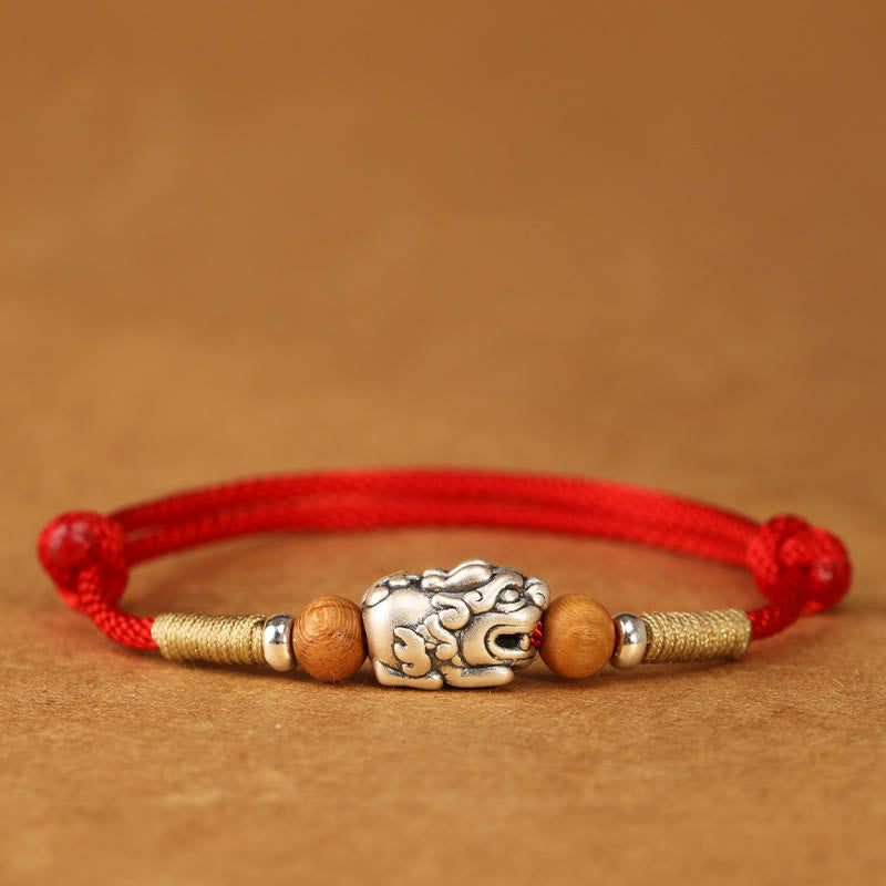 Bracelet de cheville porte-bonheur tressé à la main, orné de Buddha Stones, de breloques Pixiu en argent sterling 999 et de perles en bois de pêcher. - Cheville en ficelle rouge - image 16