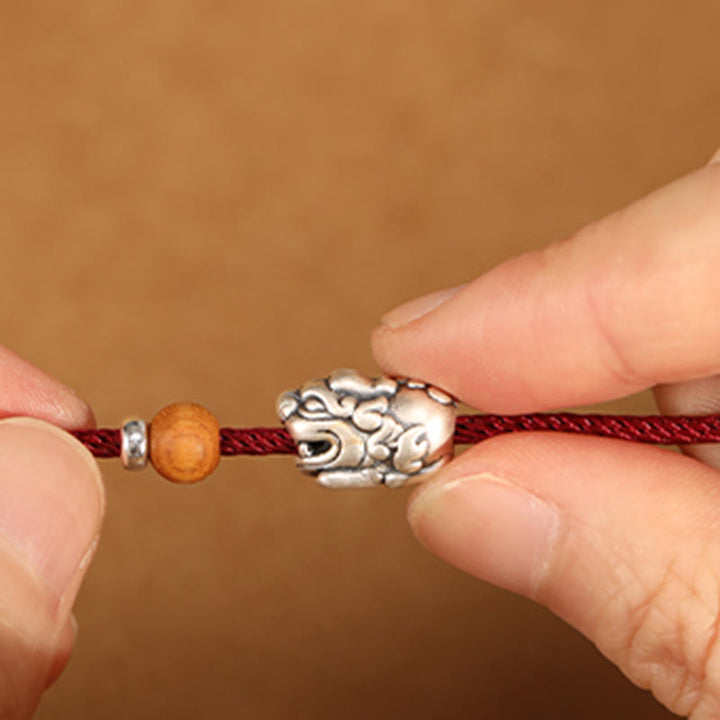 Bracelet de cheville porte-bonheur tressé à la main, orné de Buddha Stones, de breloques Pixiu en argent sterling 999 et de perles en bois de pêcher. - image 5