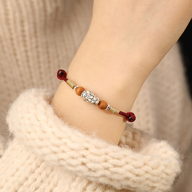 Bracelet de cheville porte-bonheur tressé à la main, orné de Buddha Stones, de breloques Pixiu en argent sterling 999 et de perles en bois de pêcher. - image 10