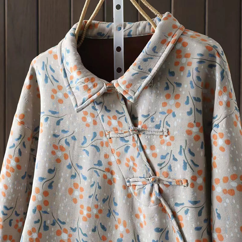 Chemise en coton à manches longues pour femme, Buddha Stones, fleurs d'hiver et feuilles vertes. Col montant à boutons grenouille. - image 14