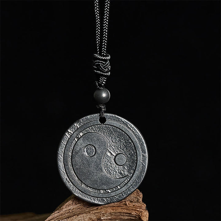 Collier pendentif en pierre de shungite naturelle et authentique, sculptée, symbole Yin Yang et protection, avec pendentif Buddha Stones. - Pierre de shungite (Protection ♥ Ancrage) - 35-40 mm - image 0