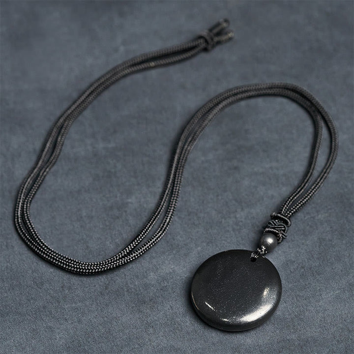 Collier pendentif géométrique rond en pierre de shungite authentique, orné d'une corde renforçant la force intérieure, Buddha Stones. - image 6