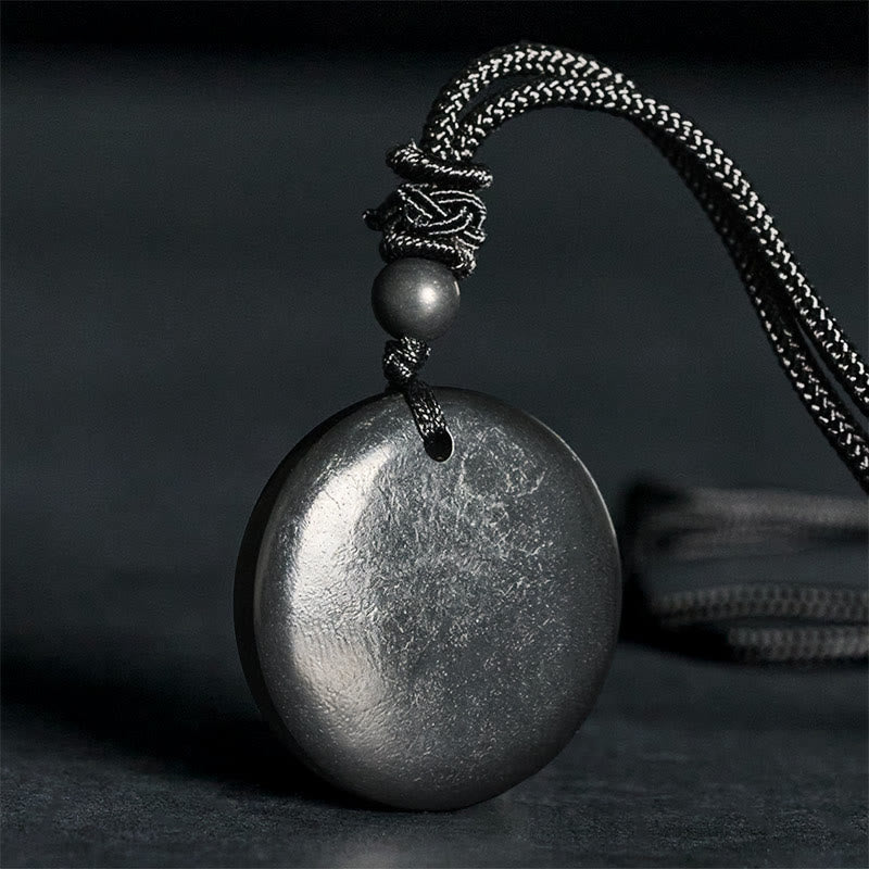 Collier pendentif géométrique rond en pierre de shungite authentique, orné d'une corde renforçant la force intérieure, Buddha Stones. - Pierre de shungite (Diamètre : env. 30 mm) - image 0