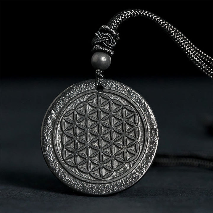 Collier pendentif en Buddha Stones, motif Fleur de Vie, sculpté dans une authentique pierre de shungite, symbole de protection. - Fleur de Vie (Sculpture en relief) - 35-40 mm - image 0