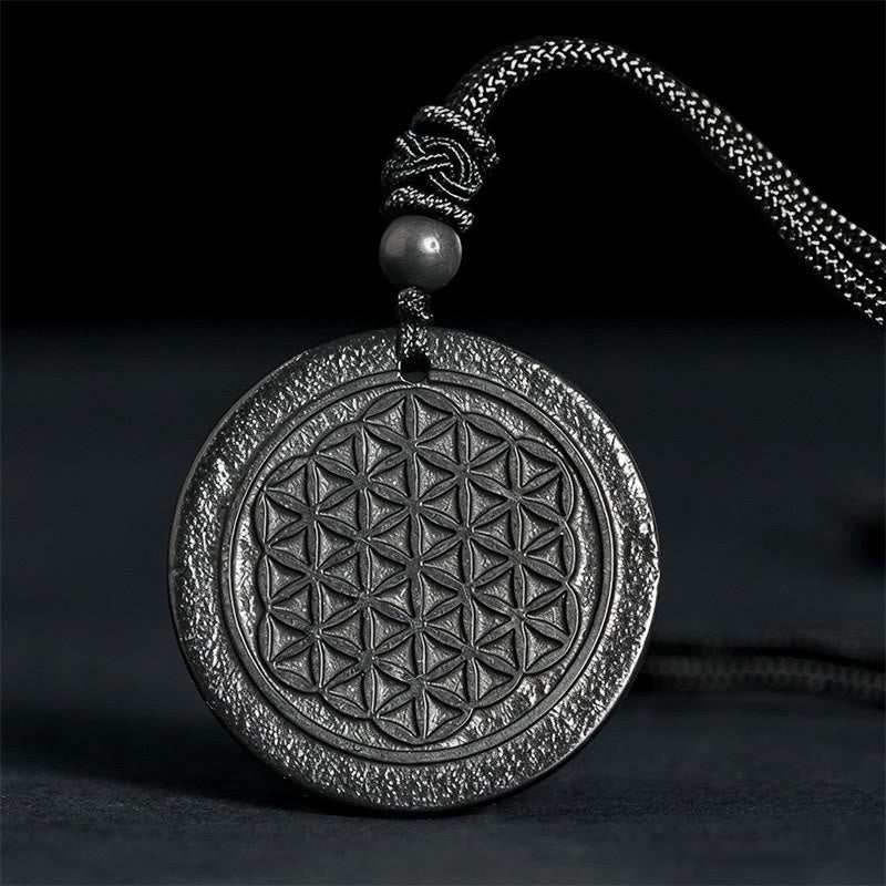 Collier pendentif en Buddha Stones, motif Fleur de Vie, sculpté dans une authentique pierre de shungite, symbole de protection. - Fleur de Vie (Sculpture en relief) - 35-40 mm - image 0