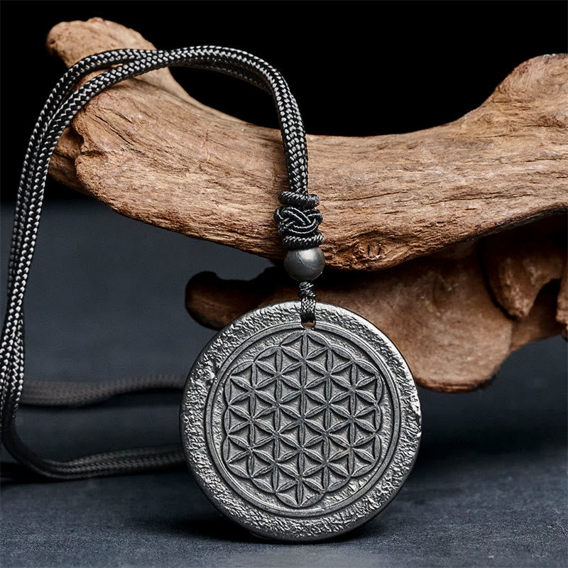Collier pendentif en Buddha Stones, motif Fleur de Vie, sculpté dans une authentique pierre de shungite, symbole de protection. - image 3