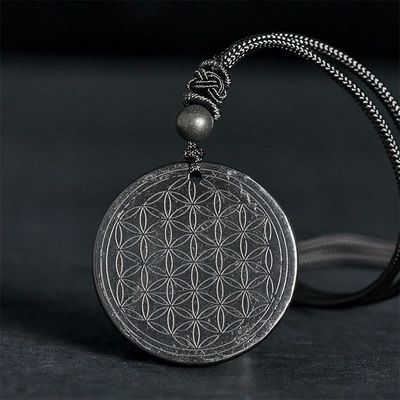 Collier pendentif en Buddha Stones, motif Fleur de Vie, sculpté dans une authentique pierre de shungite, symbole de protection. - Fleur de Vie (Gravure en taille-douce) - 35-40 mm - image 9