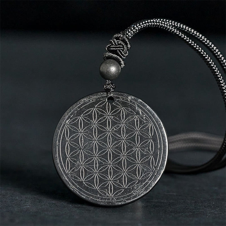 Collier pendentif en Buddha Stones, motif Fleur de Vie, sculpté dans une authentique pierre de shungite, symbole de protection. - Fleur de Vie (Gravure en taille-douce) - 35-40 mm - image 9
