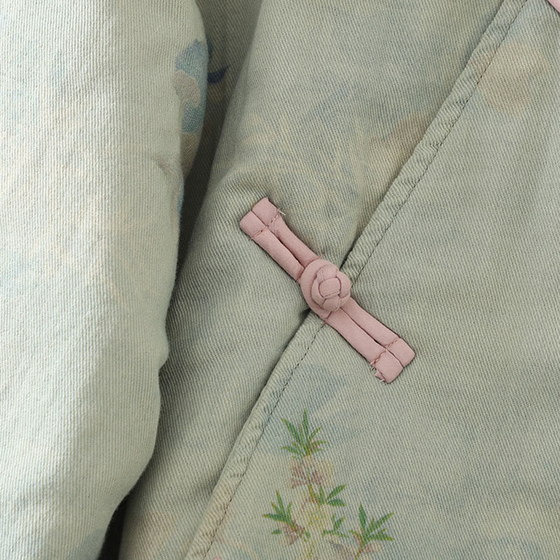 Manteau femme à col rond et manches longues en coton épais, orné de boutons grenouille et de motifs floraux en Buddha Stones  - image 16