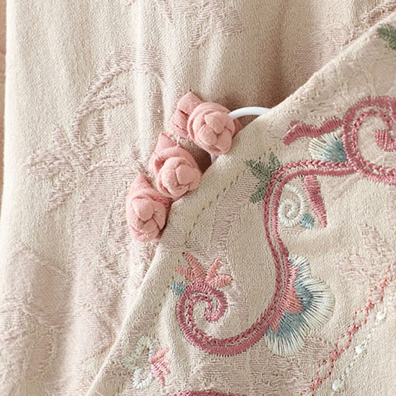 Robe midi en coton à manches longues, col montant, boutons brandebourg et broderie florale, ornée de Buddha Stones - image 4