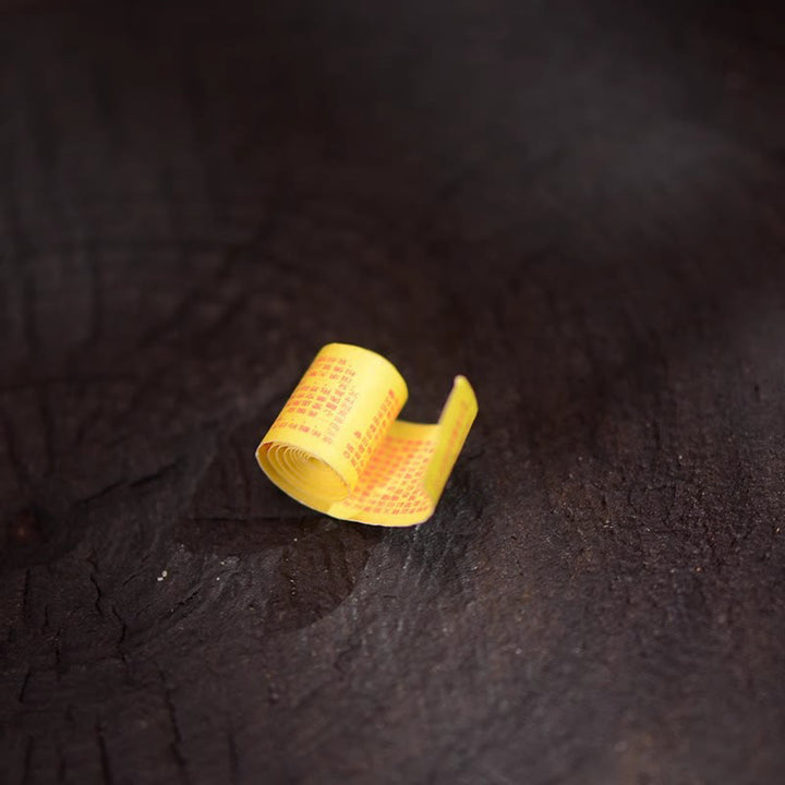 Bracelet de protection en perles d'ébène et Buddha Stones, orné d'un parchemin de sutra et symbole de bénédiction. - image 9