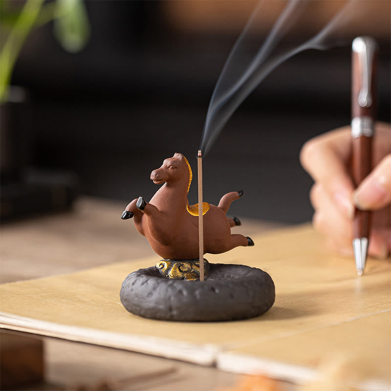 Buddha Stones Année du Cheval 2026 Décoration de maison Nouvel An Brûleur d'encens - Cheval brun en plein vol (7,4 x 7,4 x 7,2 CM) - image 0