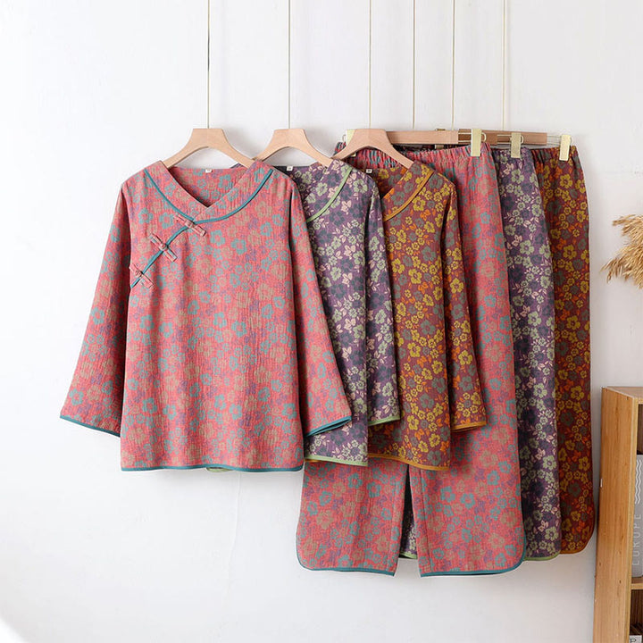 Ensemble pyjama 2 pièces en coton à motif floral Buddha Stones : chemise à manches longues et col rond avec boutons brandebourg, pantalon.  - image 12