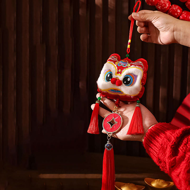 Broderie de Buddha Stones Année du Cheval Personnage Fu Pièce de cuivre en forme de pièce de monnaie avec cordon rouge Décoration suspendue - Lion éveillé (12*49cm) - image 7