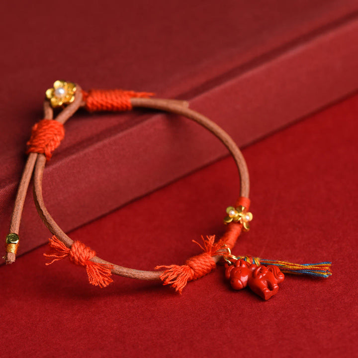 Bracelet tibétain en cinabre sculpté, orné de Buddha Stones et symbole de l'année du Cheval, portant la bénédiction. - image 3