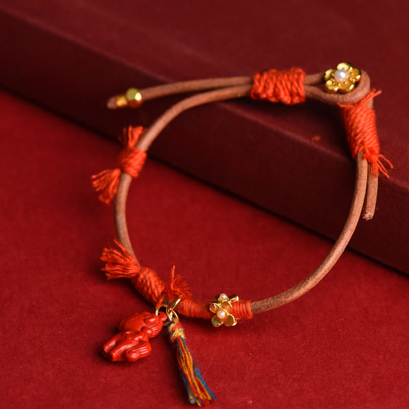 Bracelet tibétain en cinabre sculpté, orné de Buddha Stones et symbole de l'année du Cheval, portant la bénédiction. - image 2