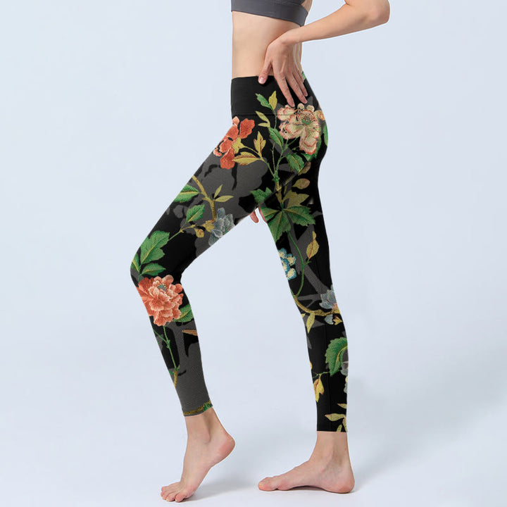 Leggings de sport pour femmes avec imprimé classique de Buddha Stones, fleurs, feuilles, papillons et oiseaux. Pantalon de yoga. - image 2