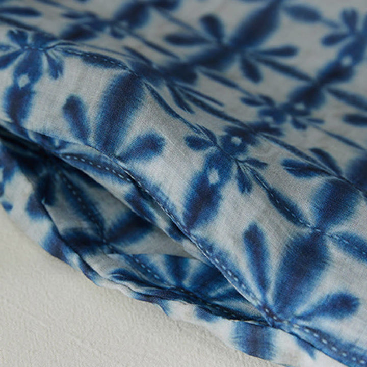 Robe midi d'été à rayures florales bleues, coupe circulaire, col montant, manches courtes et poches, ornée de motifs floraux bleus et de Buddha Stones. - image 3