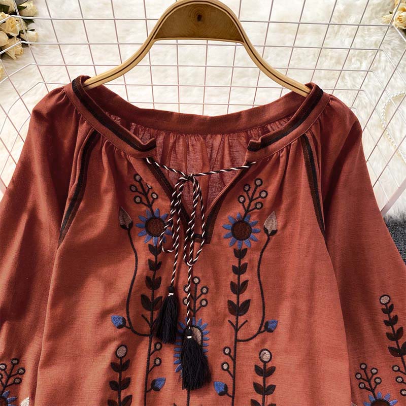 T-shirt à col rond pour femme en coton et lin avec broderie décontractée à motif de fleurs et de feuilles et Buddha Stones  - image 18