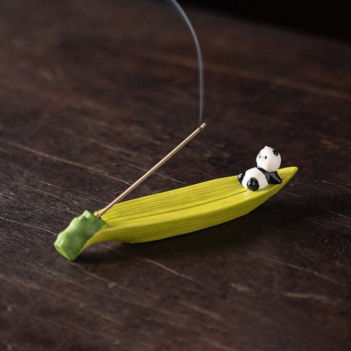 Brûleur d'encens décoratif pour la maison en forme de panda et de Buddha Stones - Feuille de bambou panda (15,4 x 3,7 x 2,8 cm) - image 2