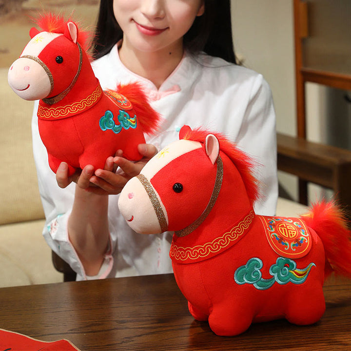 Buddha Stones Année du Cheval Peluche Poney Rouge Motif Nuage Auspicieux Décoration pour la Maison - image 4
