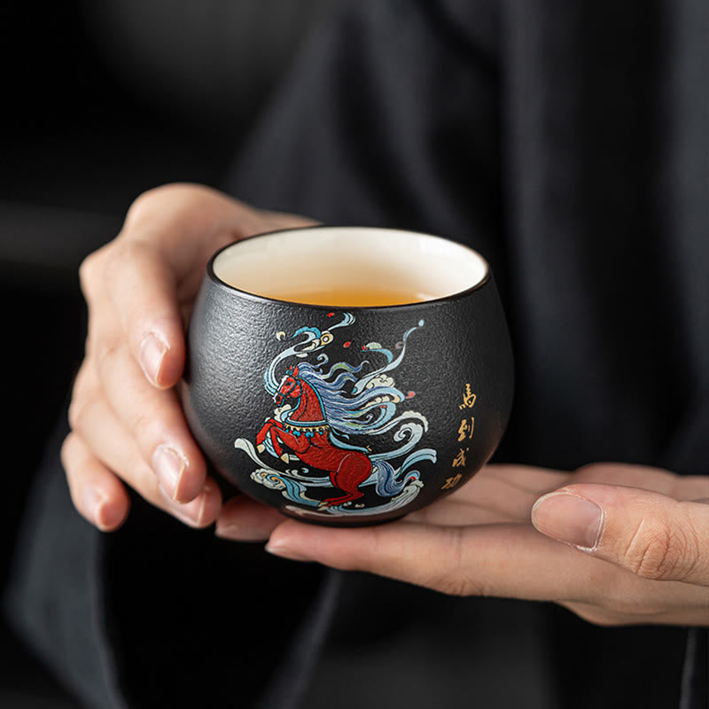 Tasse à thé en céramique peinte à la main, inspirée de l'année du Cheval et des Buddha Stones  - image 0