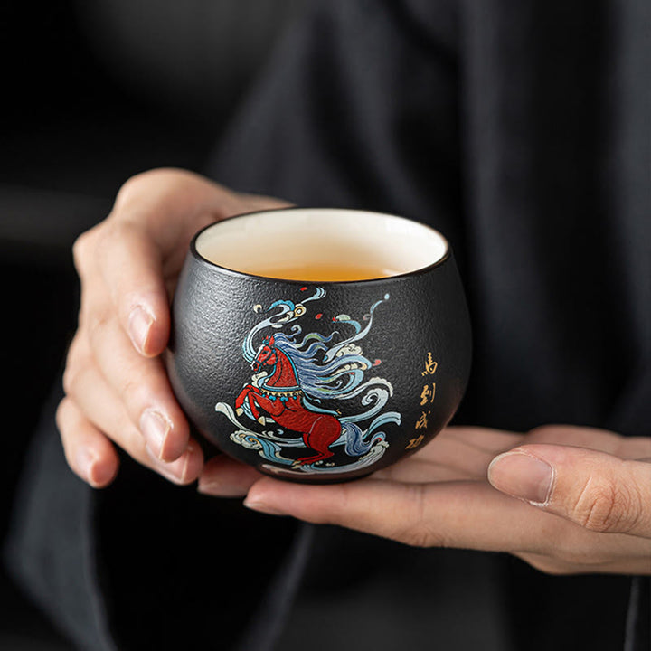 Tasse à thé en céramique peinte à la main, inspirée de l'année du Cheval et des Buddha Stones  - image 0