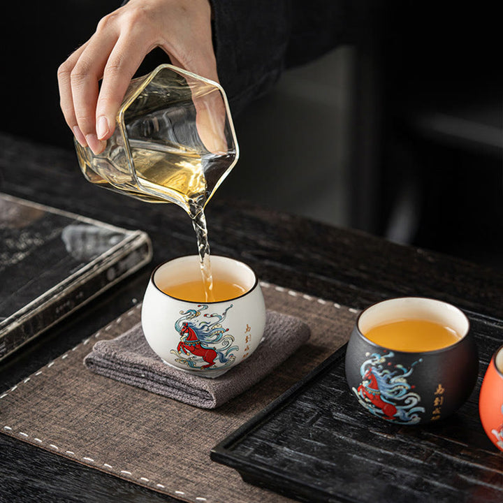 Tasse à thé en céramique peinte à la main, inspirée de l'année du Cheval et des Buddha Stones  - image 3