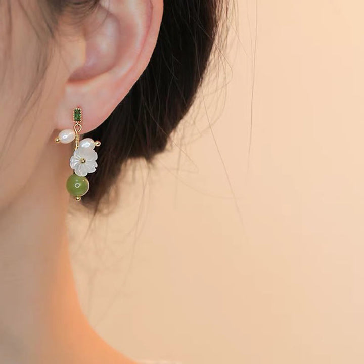 Boucles d'oreilles en Buddha Stones , jade Hetian, perle, fleur, symbole de prospérité et d'abondance - image 7