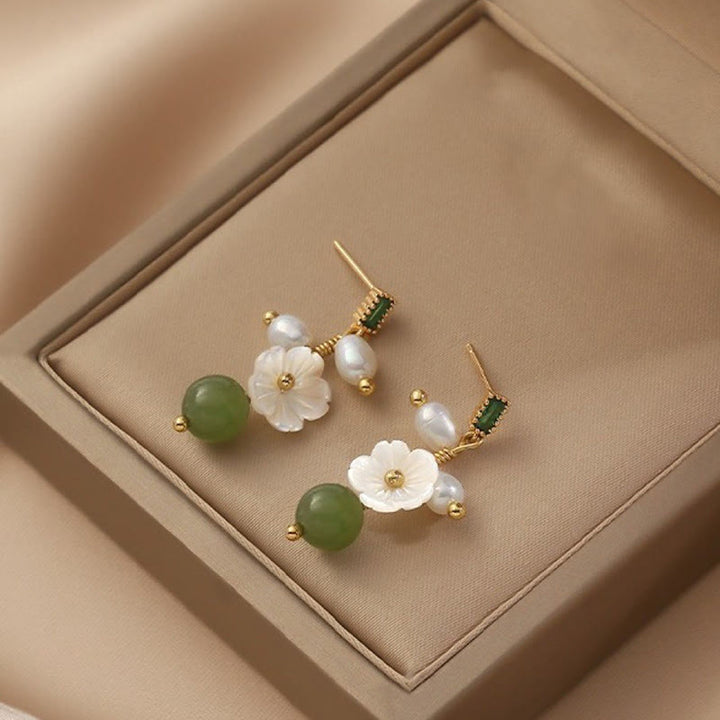 Boucles d'oreilles en Buddha Stones , jade Hetian, perle, fleur, symbole de prospérité et d'abondance - image 1