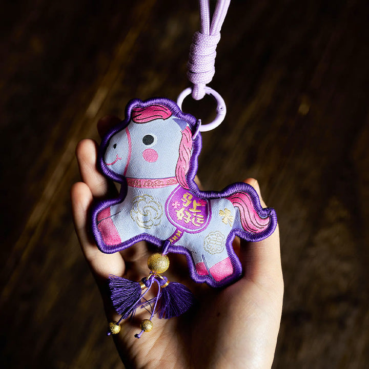 Buddha Stones Année du Cheval Porte-clés à pompon brodé de couleurs variées, symbole de prospérité - Cheval violet (Dimensions : 9 x 8 cm) - image 8