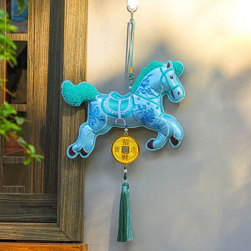 Buddha Stones, broderie Année du Cheval, pièces de cuivre, clochette, breloque, pompon, décoration suspendue, prospérité et succès - Cheval bleu et pièces de cuivre (26*45cm) - image 1