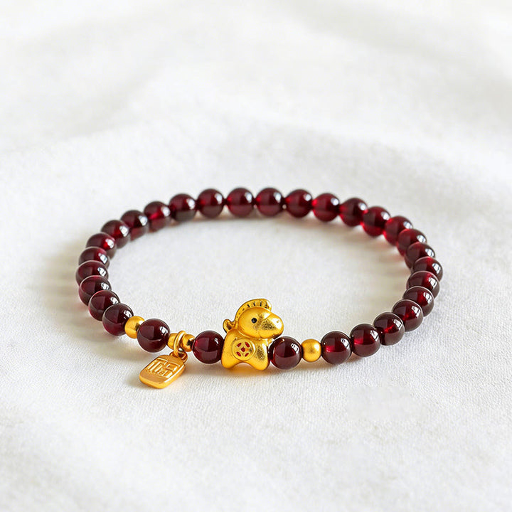 Bracelet de protection en grenat de l'année du Cheval, orné de Buddha Stones et du caractère Fu - Grenat de 5,5 mm (tour de poignet 14-15 cm) - image 0