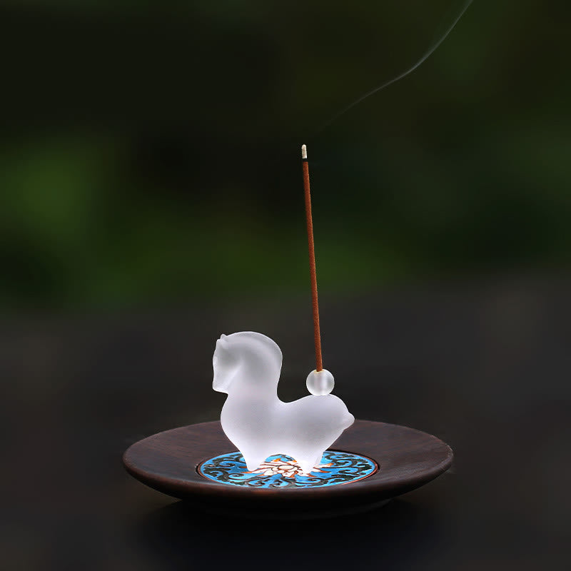 Buddha Stones Année du Cheval Capsule de lotus Feuille de lotus Pièce d'art en cristal Liuli Décoration énergétique pour la maison ou le bureau - Cheval avec trou pour encens et tapis en bois - image 13