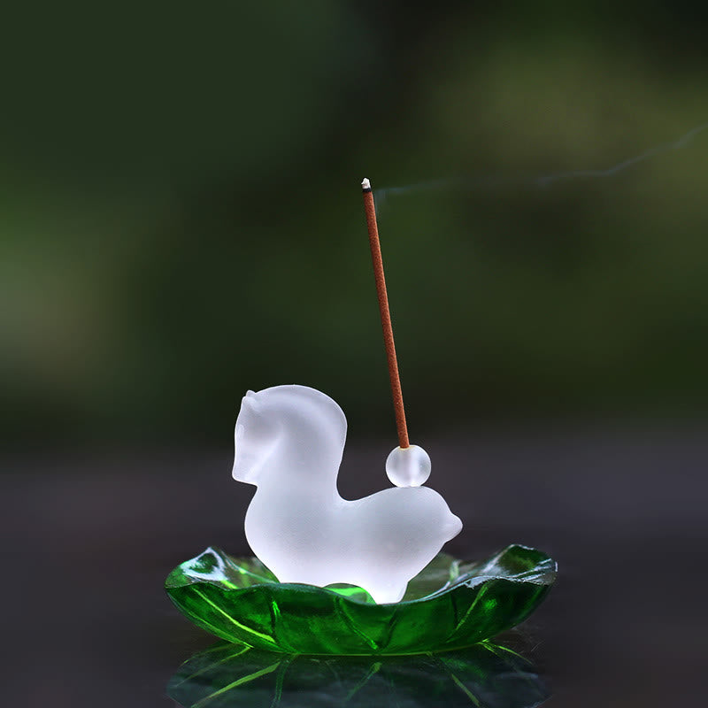 Buddha Stones Année du Cheval Capsule de lotus Feuille de lotus Pièce d'art en cristal Liuli Décoration énergétique pour la maison ou le bureau - Cheval avec trou pour encens et coussin en feuille de lotus verte - image 15