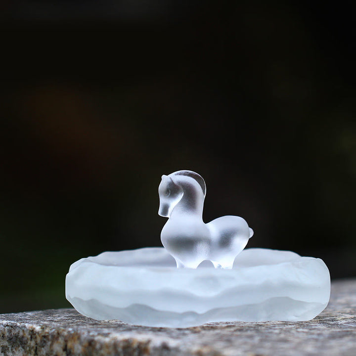 Buddha Stones Année du Cheval Capsule de lotus Feuille de lotus Pièce d'art en cristal Liuli Décoration énergétique pour la maison ou le bureau - Tapis de sol Horse&Wavy Edge - image 0