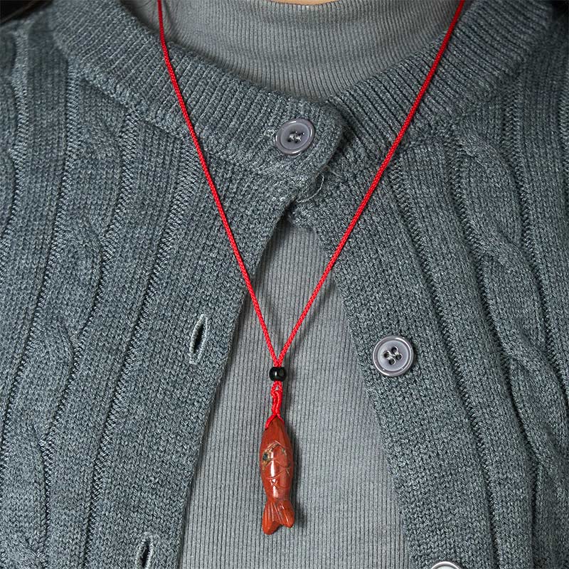 Collier pendentif en Buddha Stones sculptée en forme de carpe koï, cristal rose, agate indienne et améthyste, symbole de chaleur et de prospérité - image 25