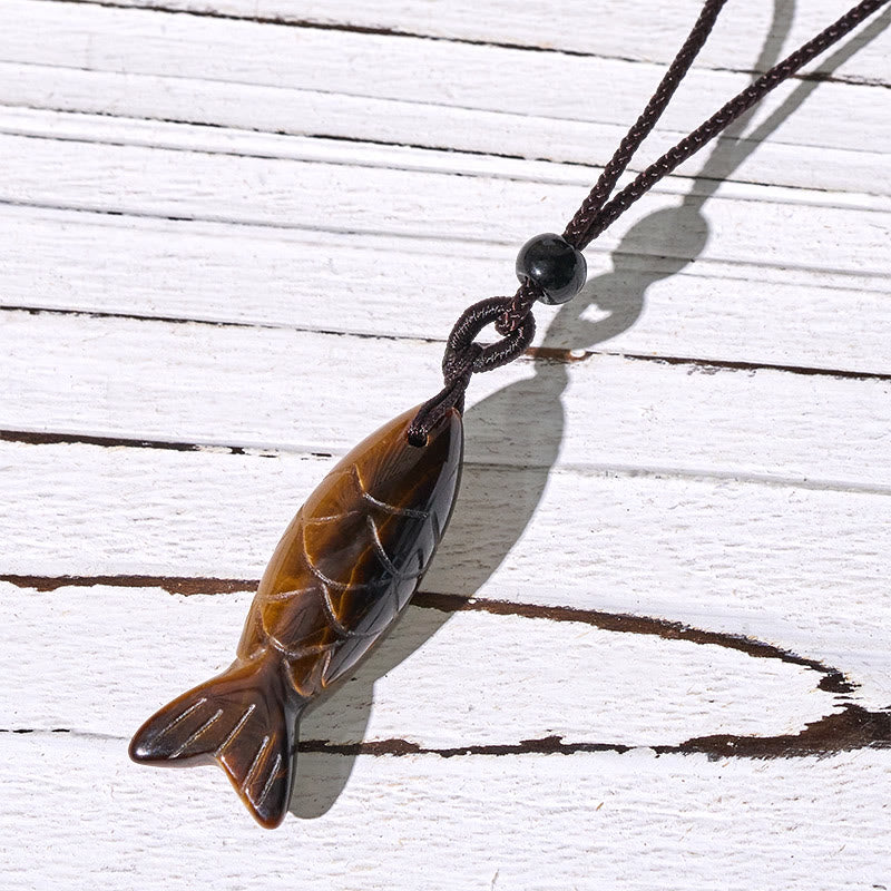 Collier pendentif en Buddha Stones sculptée en forme de carpe koï, cristal rose, agate indienne et améthyste, symbole de chaleur et de prospérité - Œil de tigre (Dimensions du pendentif : 15 x 40 mm) - image 28