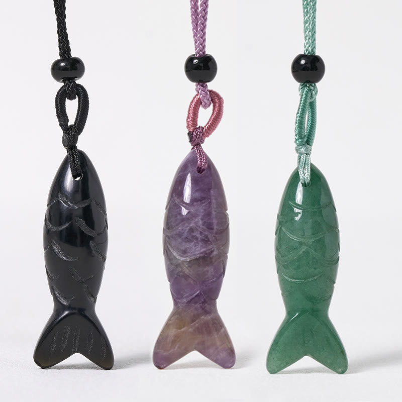 Collier pendentif en Buddha Stones sculptée en forme de carpe koï, cristal rose, agate indienne et améthyste, symbole de chaleur et de prospérité - image 0
