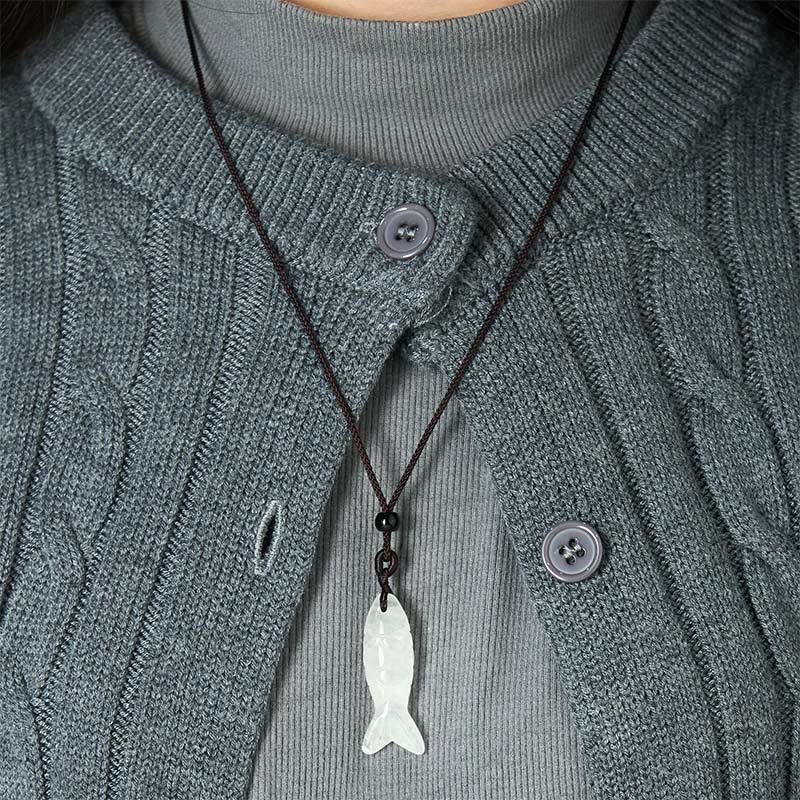 Collier pendentif en Buddha Stones sculptée en forme de carpe koï, cristal rose, agate indienne et améthyste, symbole de chaleur et de prospérité - image 51