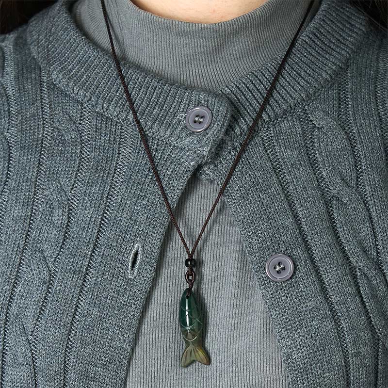 Collier pendentif en Buddha Stones sculptée en forme de carpe koï, cristal rose, agate indienne et améthyste, symbole de chaleur et de prospérité - image 10