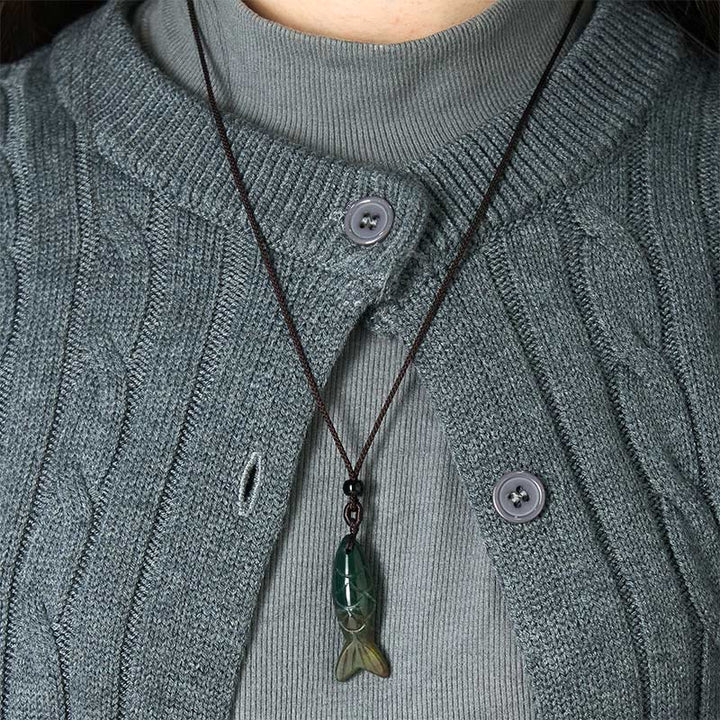 Collier pendentif en Buddha Stones sculptée en forme de carpe koï, cristal rose, agate indienne et améthyste, symbole de chaleur et de prospérité - image 10