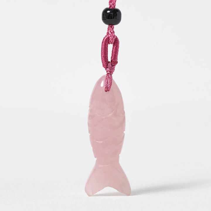 Collier pendentif en Buddha Stones sculptée en forme de carpe koï, cristal rose, agate indienne et améthyste, symbole de chaleur et de prospérité - image 2