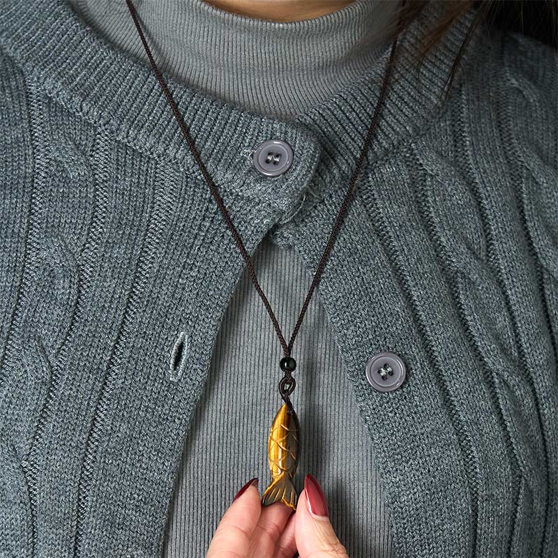 Collier pendentif en Buddha Stones sculptée en forme de carpe koï, cristal rose, agate indienne et améthyste, symbole de chaleur et de prospérité - image 31