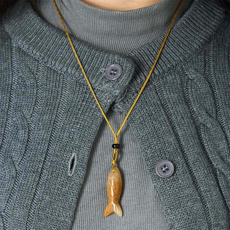 Collier pendentif en Buddha Stones sculptée en forme de carpe koï, cristal rose, agate indienne et améthyste, symbole de chaleur et de prospérité - image 20