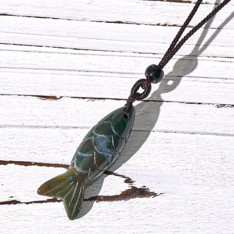 Collier pendentif en Buddha Stones sculptée en forme de carpe koï, cristal rose, agate indienne et améthyste, symbole de chaleur et de prospérité - Agate indienne (Dimensions du pendentif : 15 x 40 mm) - image 7