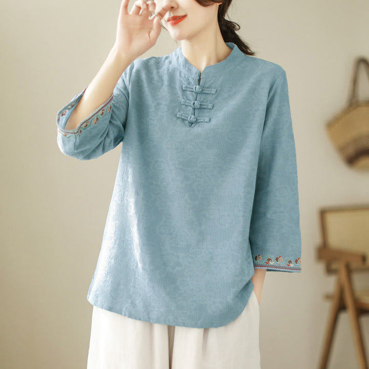 Chemise en coton pour femme, ornée de Buddha Stones jacquard, col montant à boutons brandebourg et manches trois-quarts. - image 7