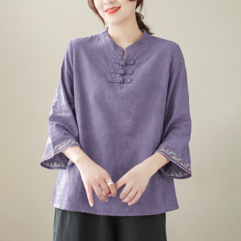 Chemise en coton pour femme, ornée de Buddha Stones jacquard, col montant à boutons brandebourg et manches trois-quarts. - image 1