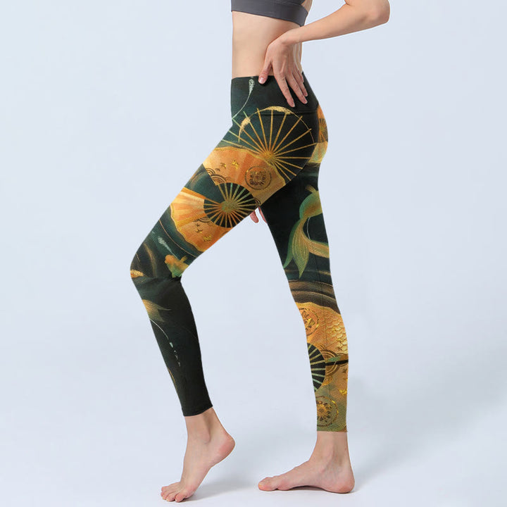 Buddha Stones Leggings de sport pour femmes avec imprimé de carpes koï et éventail pliable. Pantalon de yoga. - image 2