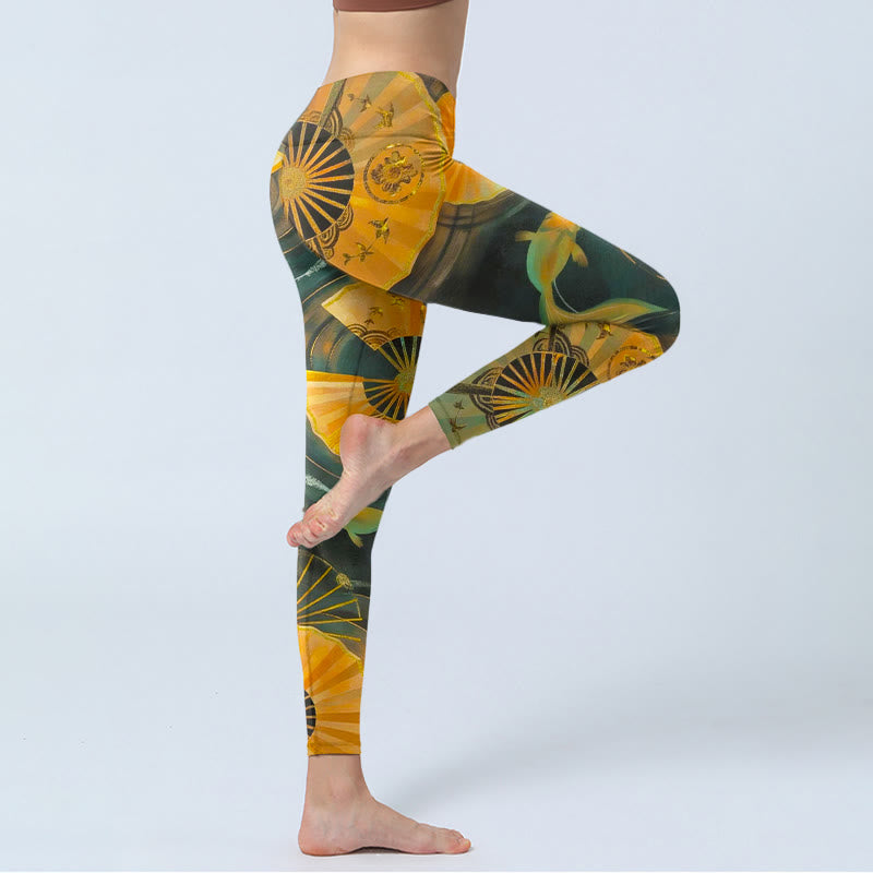 Buddha Stones Leggings de sport pour femmes avec imprimé de carpes koï et éventail pliable. Pantalon de yoga. - image 3
